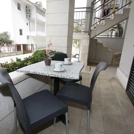 Apartment Elvis Makarska